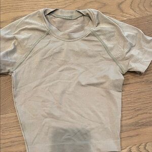 lululemon athletica beige swift tech Short Sleeve Top size 0